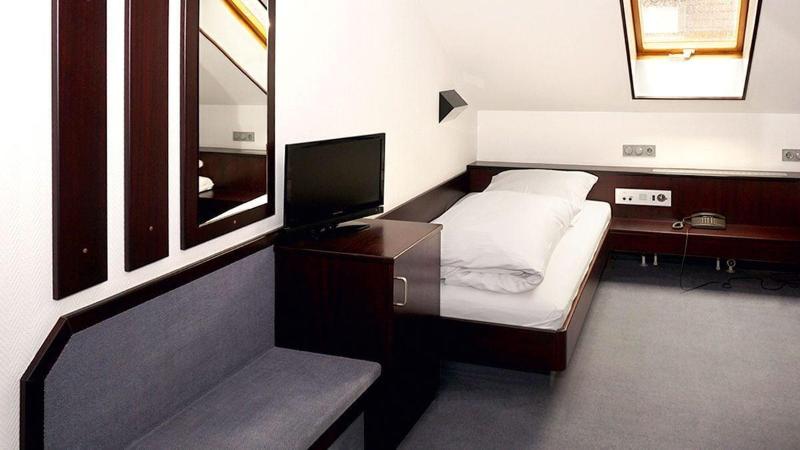 Hotel Gasthof Traube - Oda