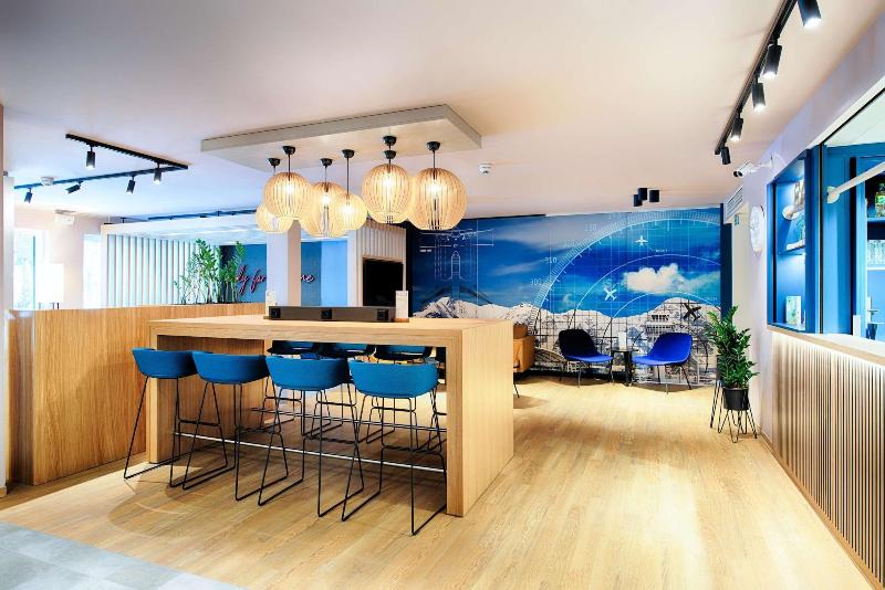B&B HOTEL Muenchen-Airport - Lobi