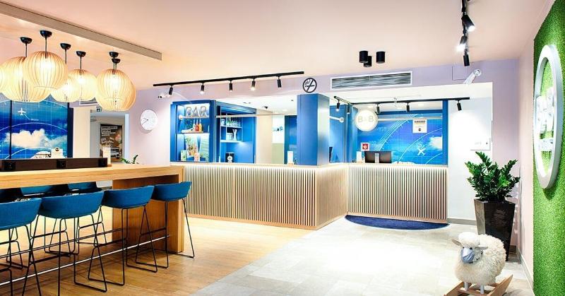B&B HOTEL Muenchen-Airport - Lobi
