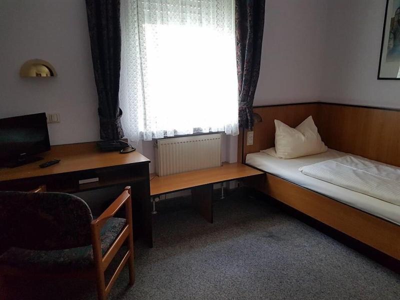 TRAUBE Hotel Ã–ffingen - Oda