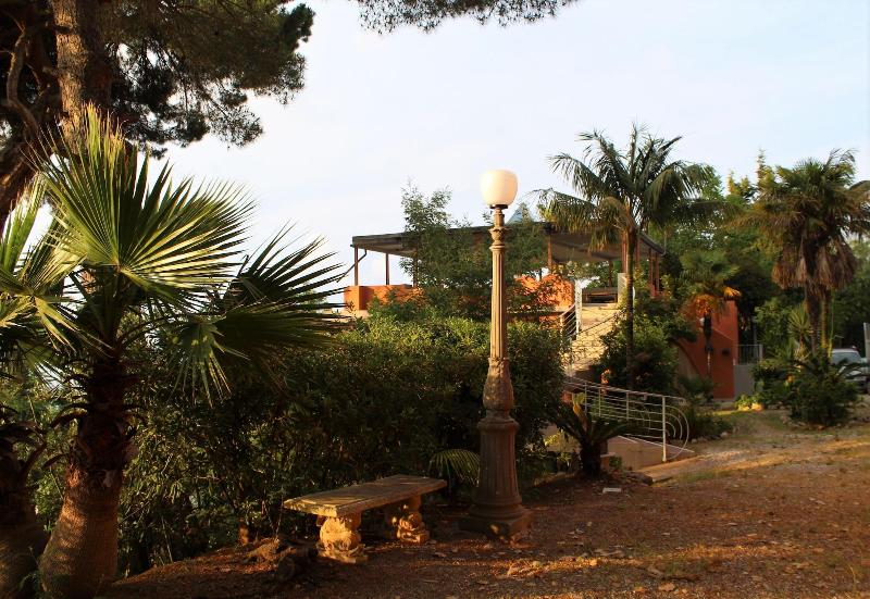 Hotel - Giardino Marchese d'Altavilla - Genel