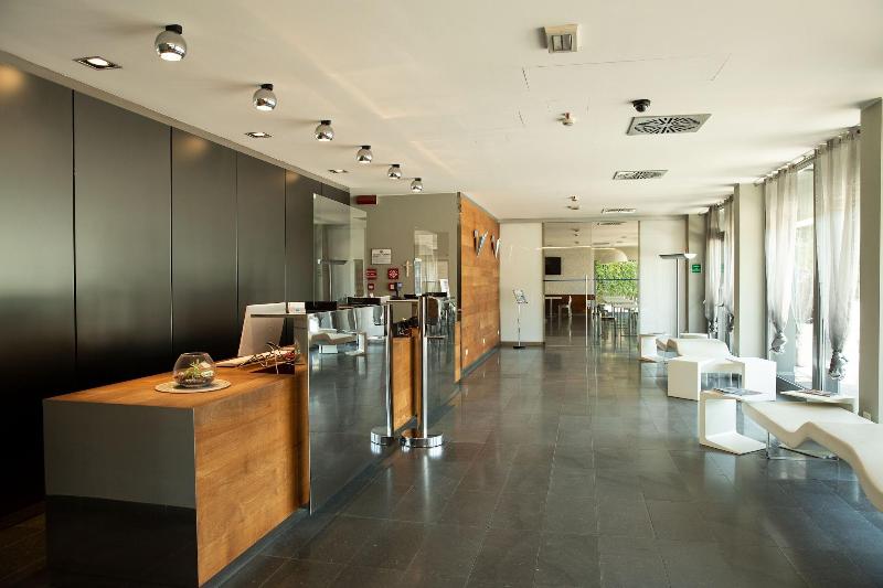One Hotel & Restaurant - Lobi