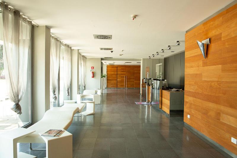 One Hotel & Restaurant - Lobi