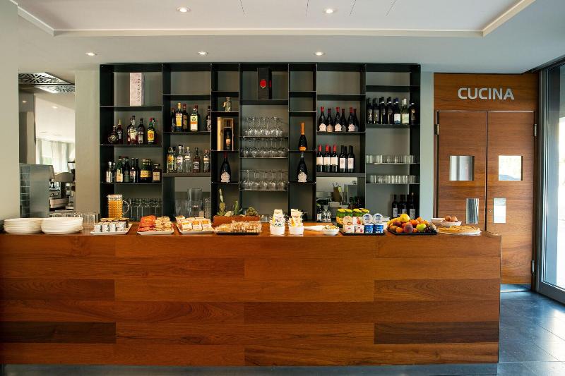 One Hotel & Restaurant - Restoran