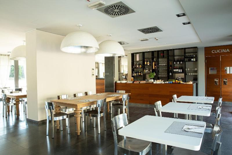 One Hotel & Restaurant - Restoran