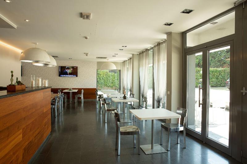 One Hotel & Restaurant - Restoran