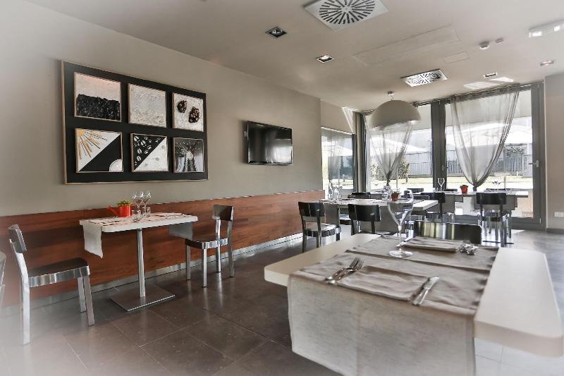 One Hotel & Restaurant - Restoran