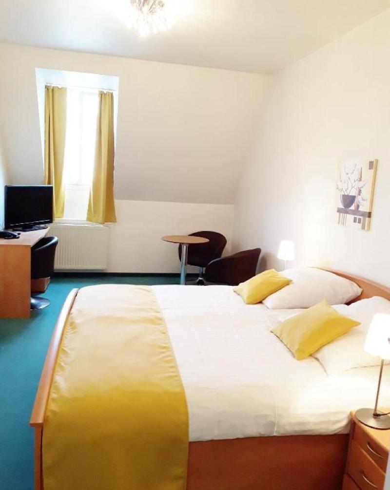 Hotel Restaurant Erbprinz Walldorf - Oda