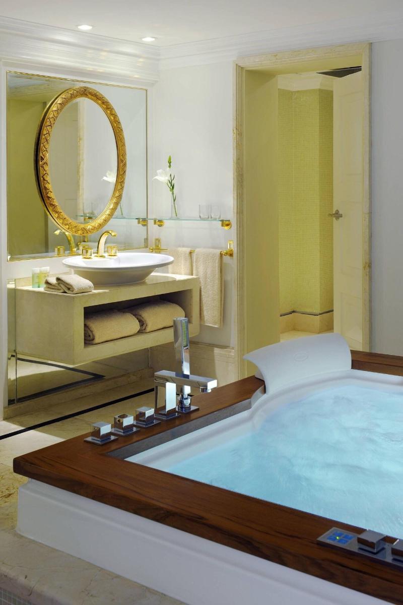 Cairo Marriott hotel & Omar Khayyam Casino - Oda
