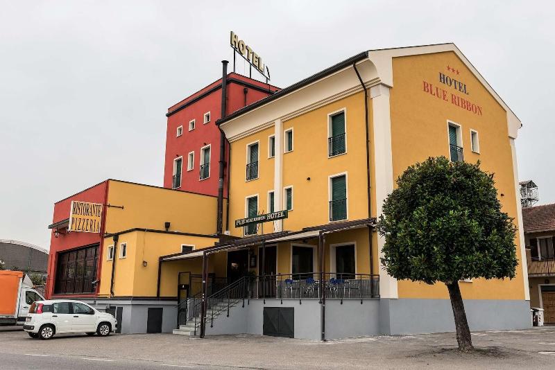 Hotel Blue Ribbon - Genel