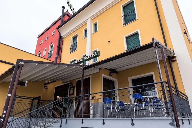 Hotel Blue Ribbon - Genel