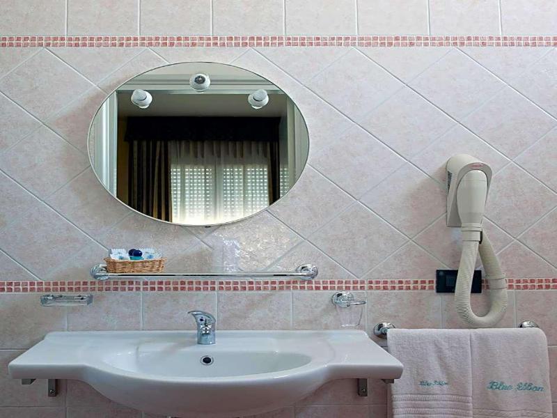 Hotel Blue Ribbon - Genel