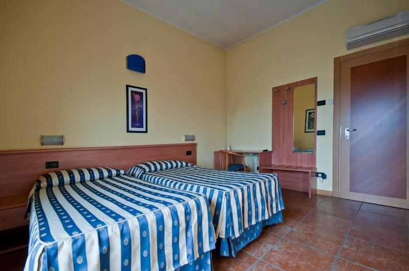 Hotel Blue Ribbon - Oda