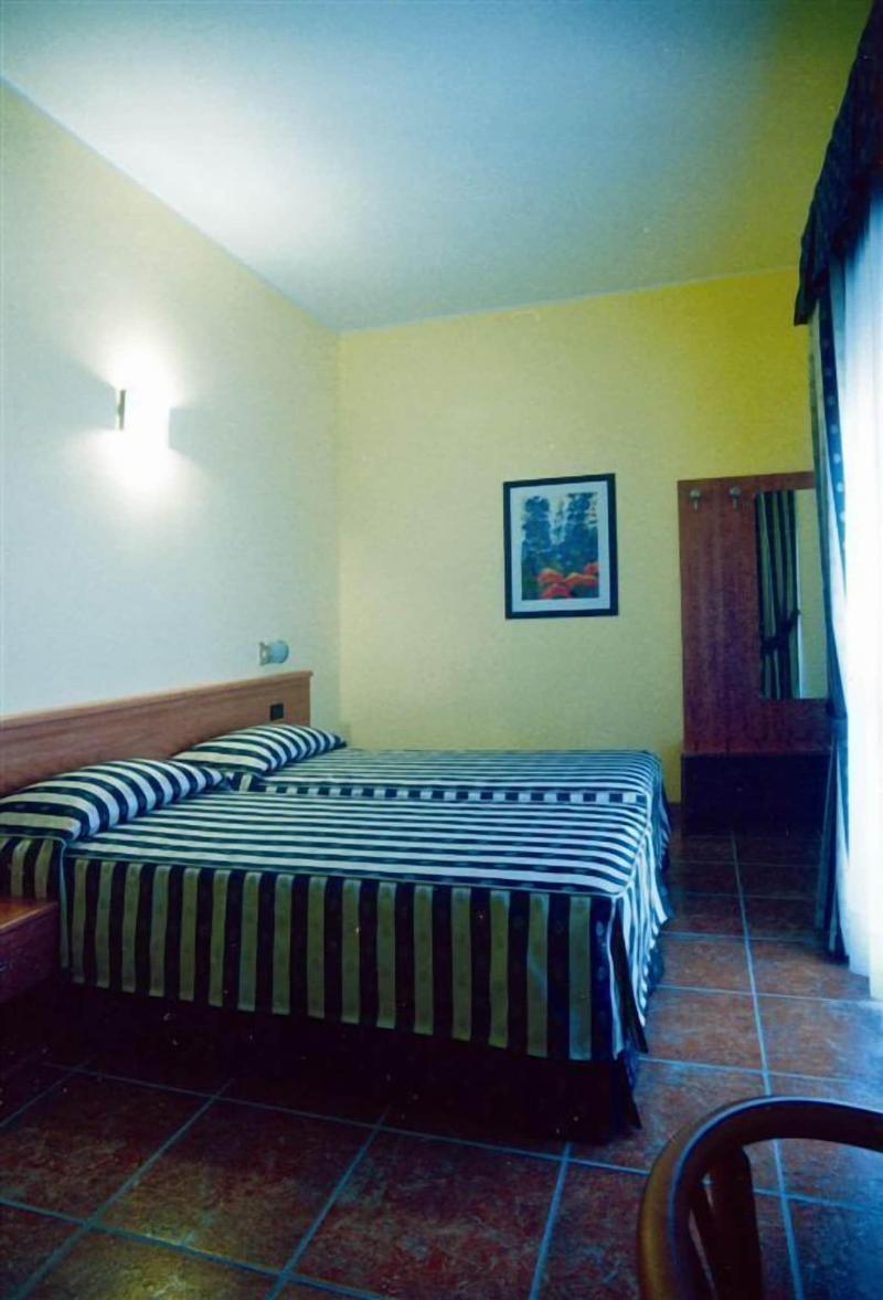 Hotel Blue Ribbon - Oda