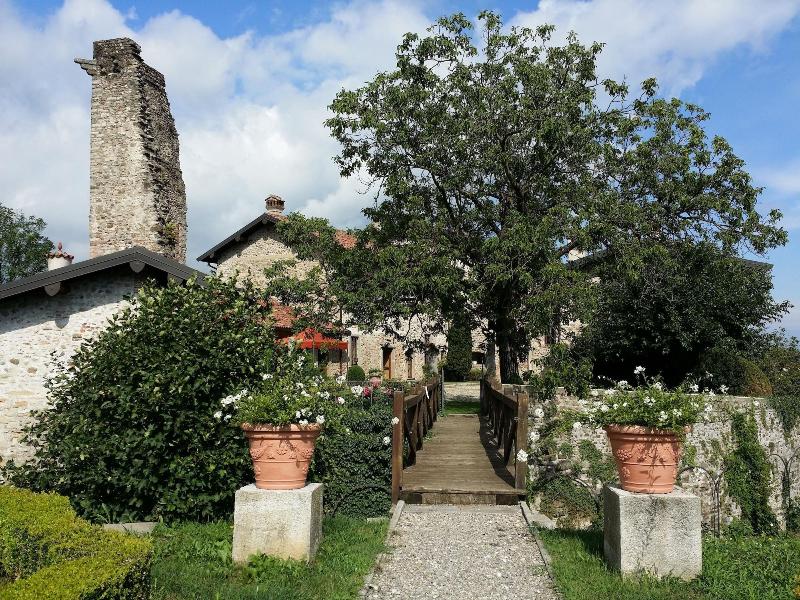 Castello di Cernusco Lombardone - Genel