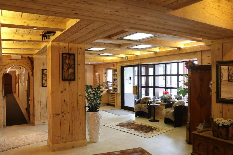 Hotel Serena - Lobi