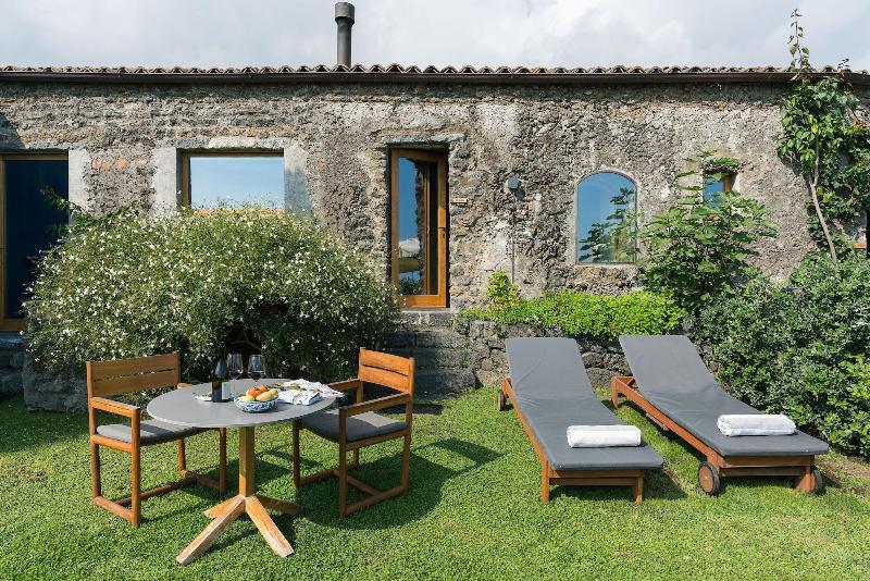 Monaci delle Terre Nere - Genel