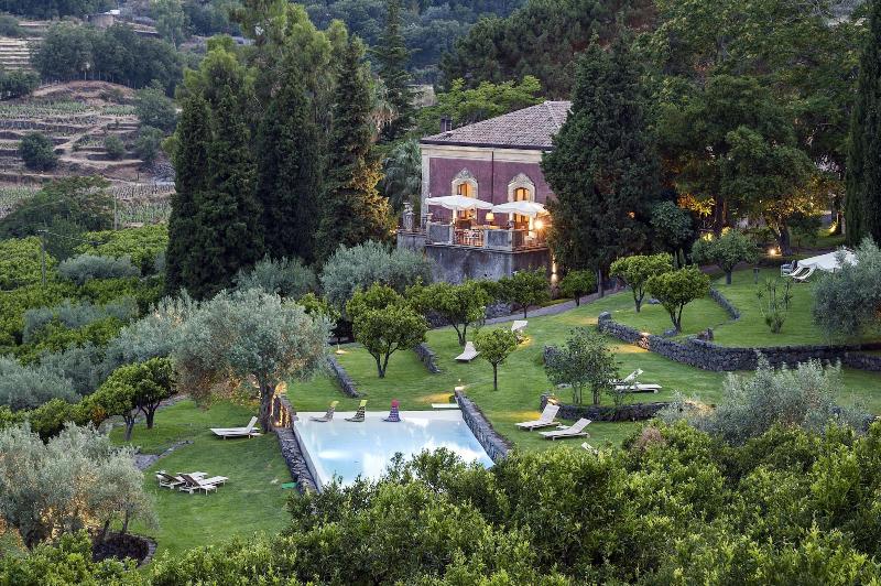 Monaci delle Terre Nere - Genel