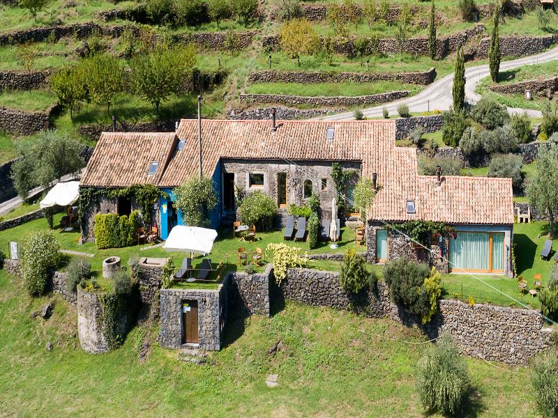 Monaci delle Terre Nere - Genel