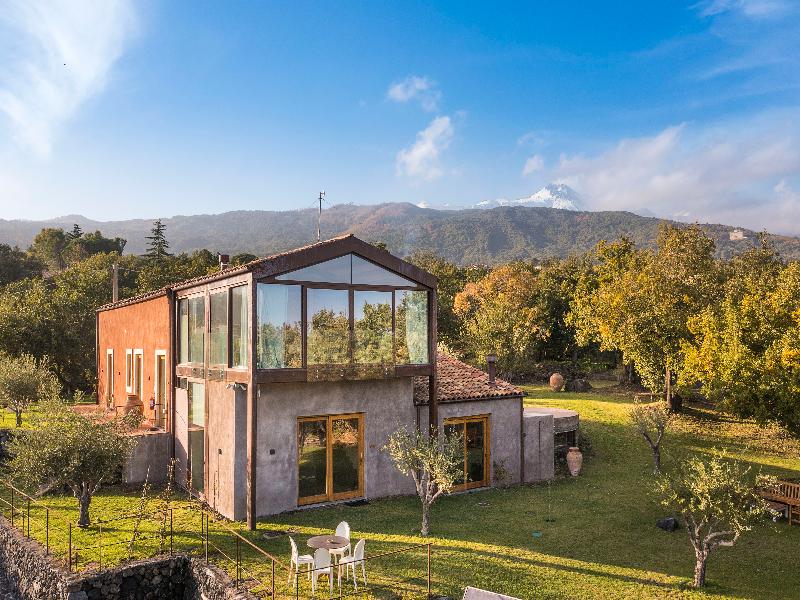 Monaci delle Terre Nere - Genel