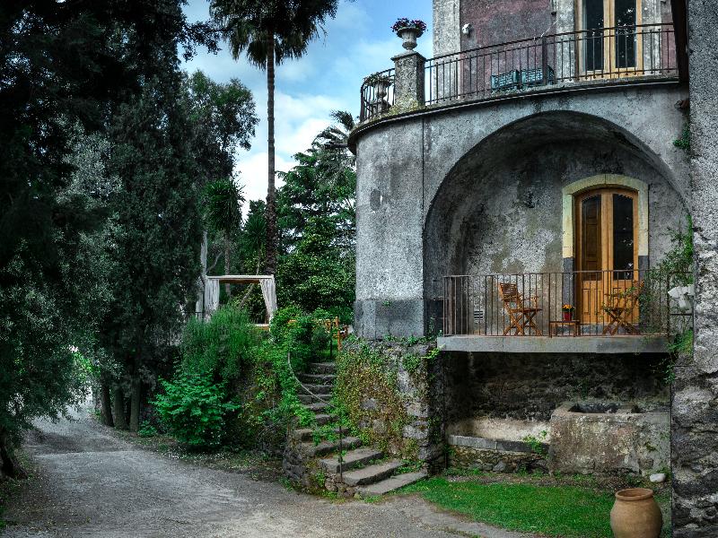 Monaci delle Terre Nere - Genel