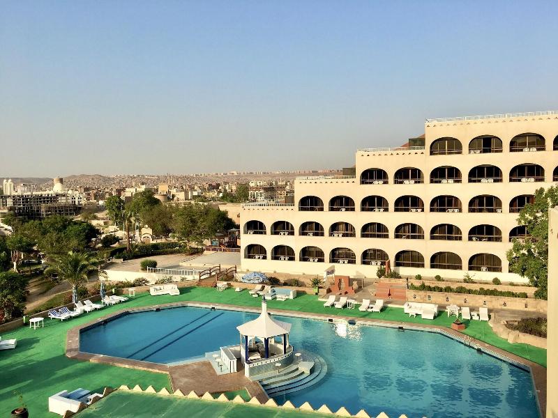 Basma Aswan - Havuz