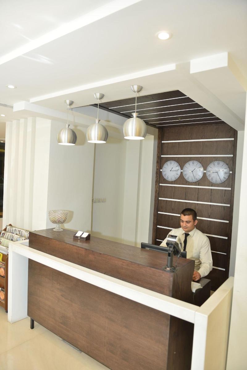 The First Tower Hotel Apartment - Lobi