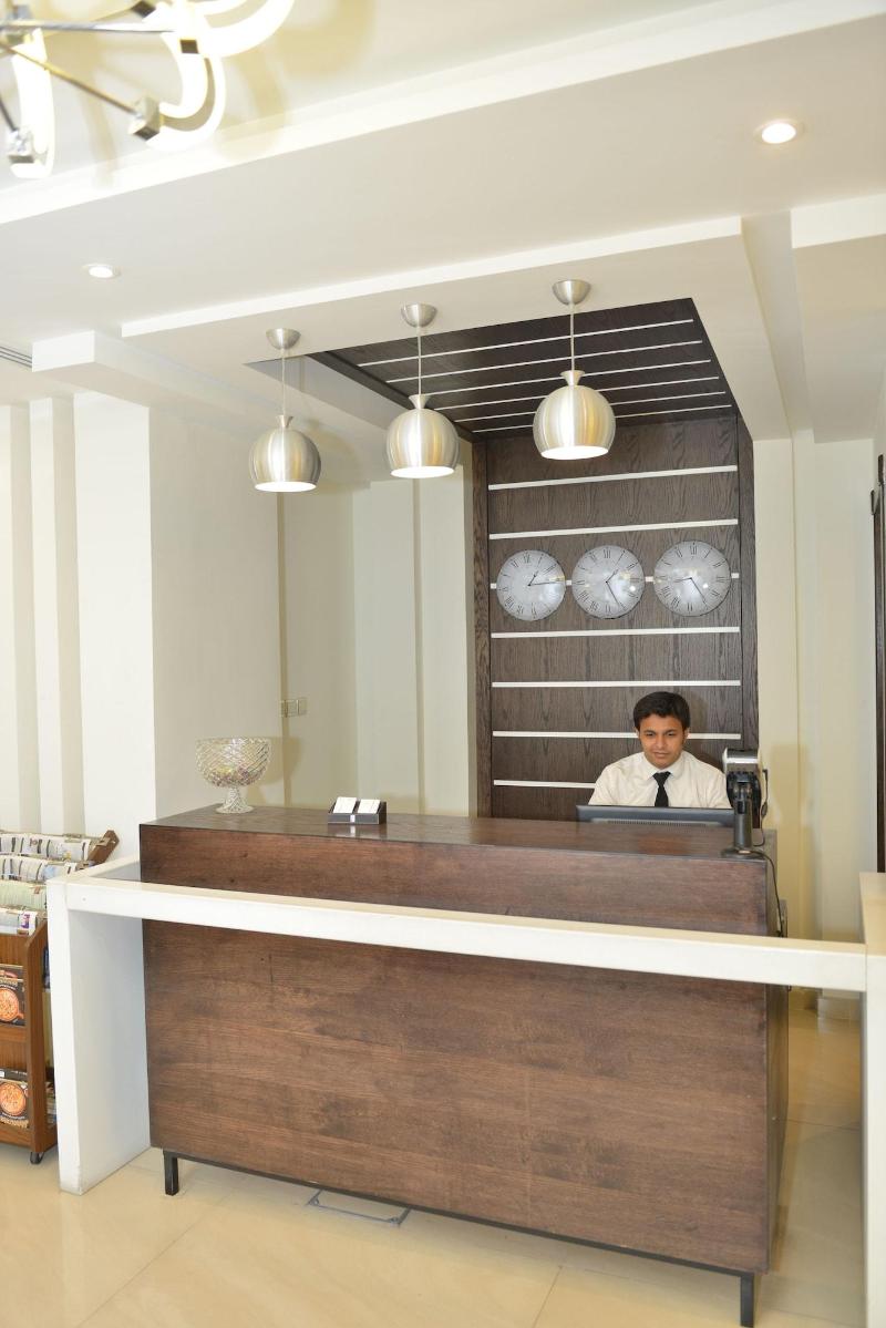 The First Tower Hotel Apartment - Lobi