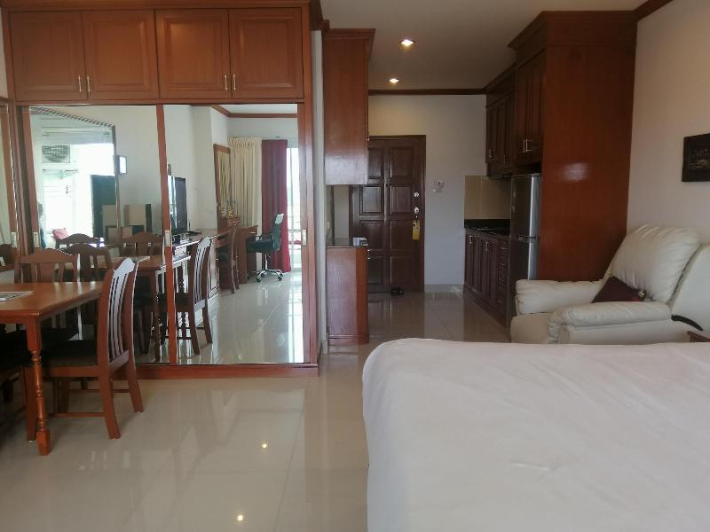 View Talay 6 Condominium by Honey - Lobi