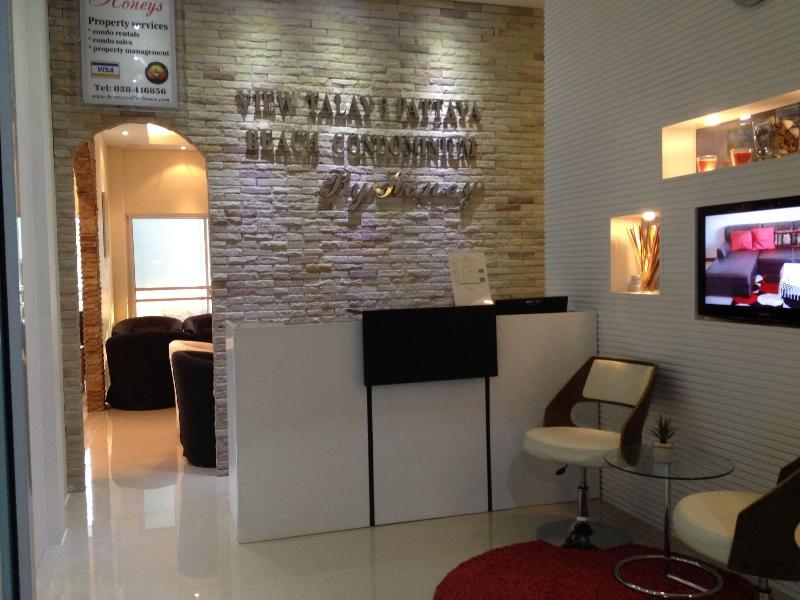 View Talay 6 Condominium by Honey - Lobi