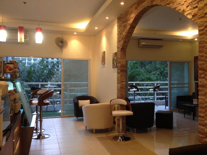 View Talay 6 Condominium by Honey - Lobi