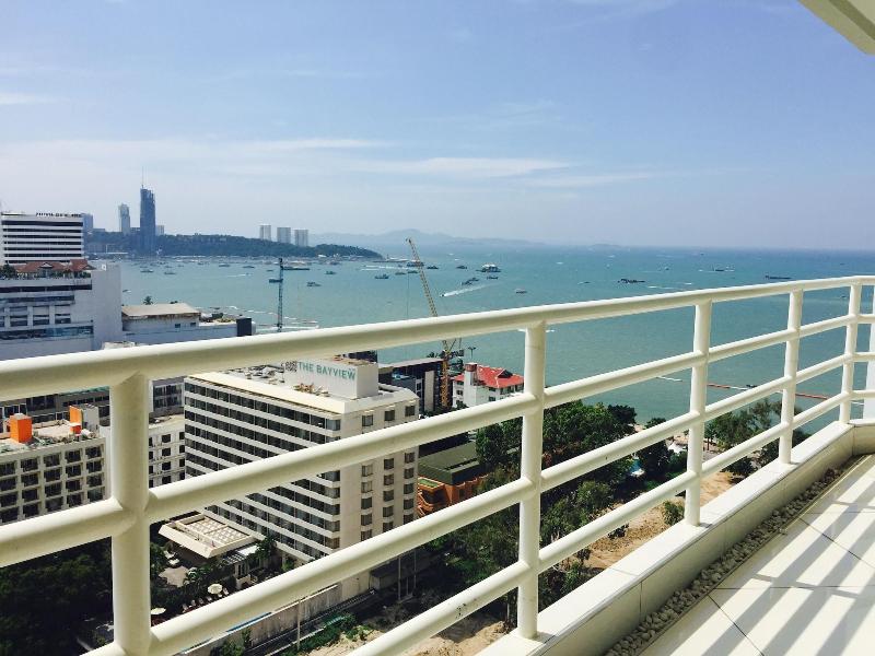 View Talay 6 Condominium by Honey - Oda