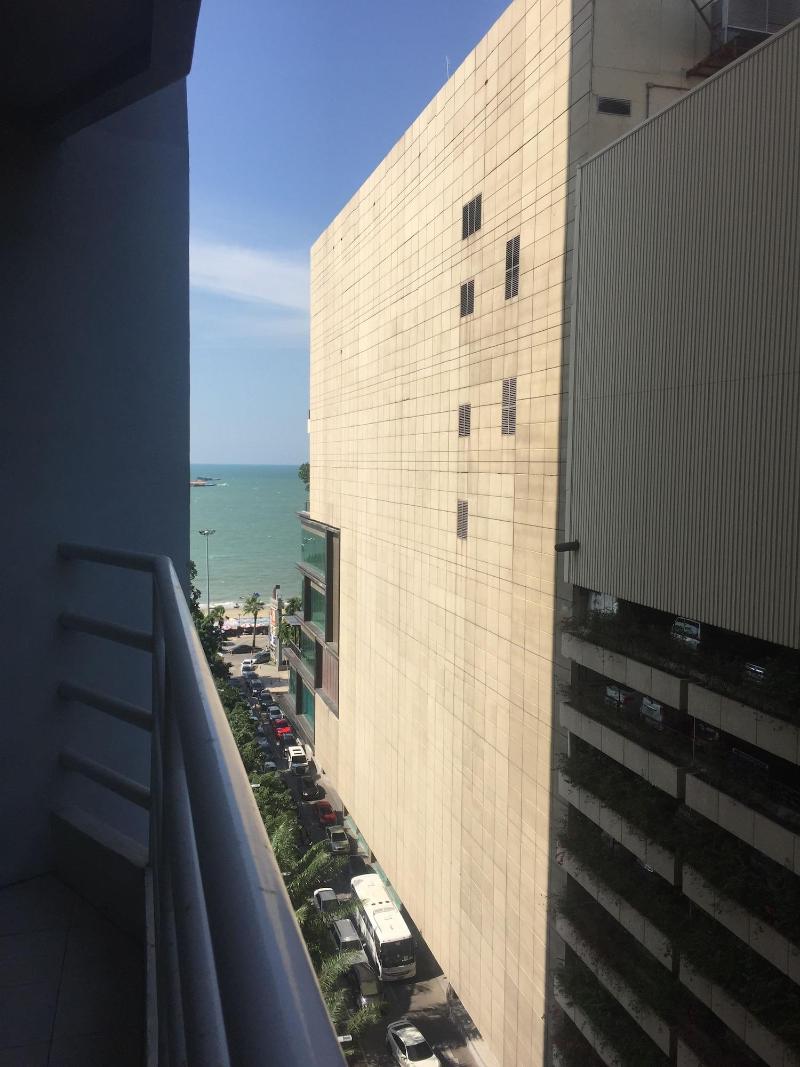 View Talay 6 Condominium by Honey - Oda