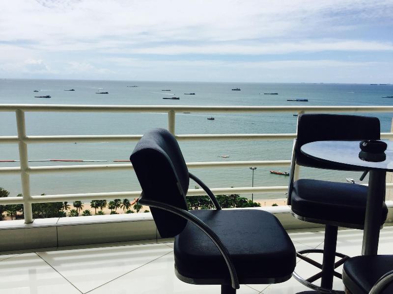 View Talay 6 Condominium by Honey - Oda