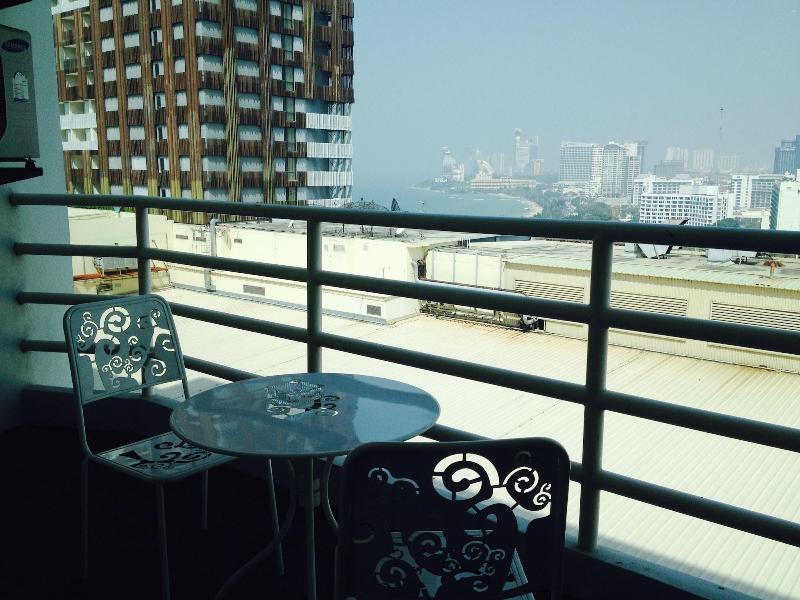 View Talay 6 Condominium by Honey - Oda