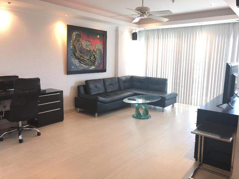 View Talay 6 Condominium by Honey - Oda