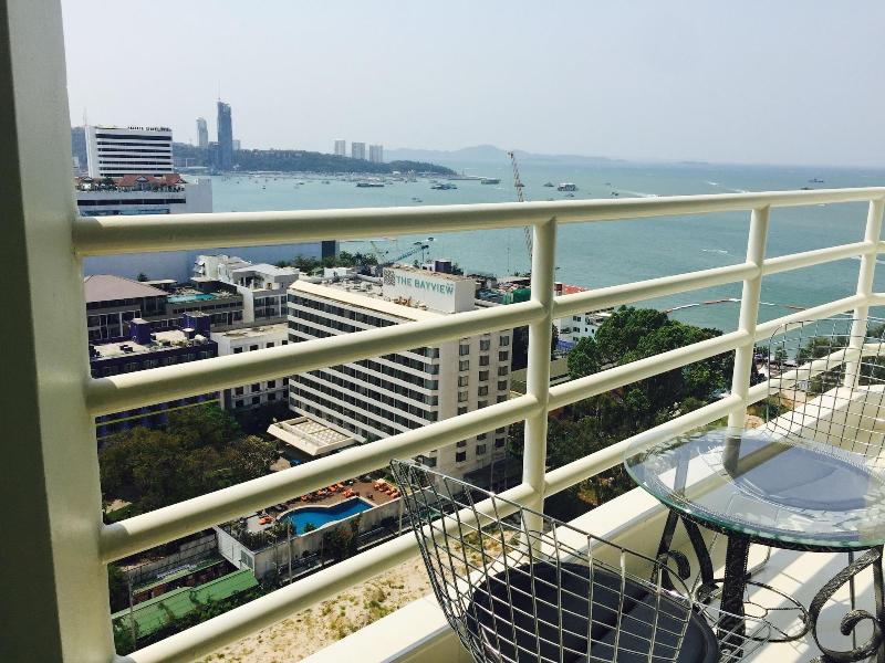 View Talay 6 Condominium by Honey - Oda