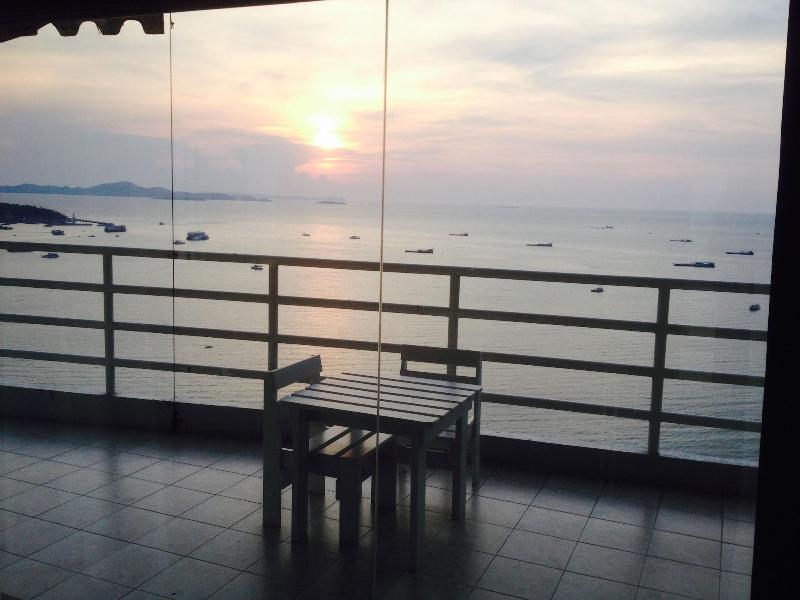 View Talay 6 Condominium by Honey - Oda