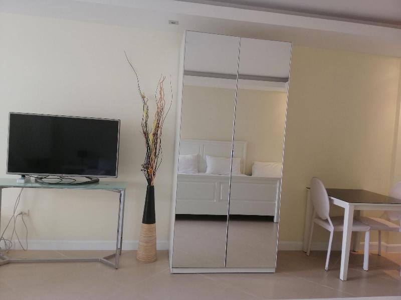 View Talay 6 Condominium by Honey - Oda