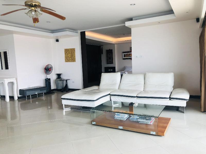 View Talay 6 Condominium by Honey - Oda