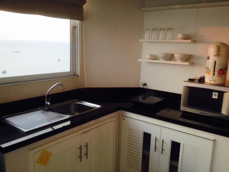 View Talay 6 Condominium by Honey - Oda