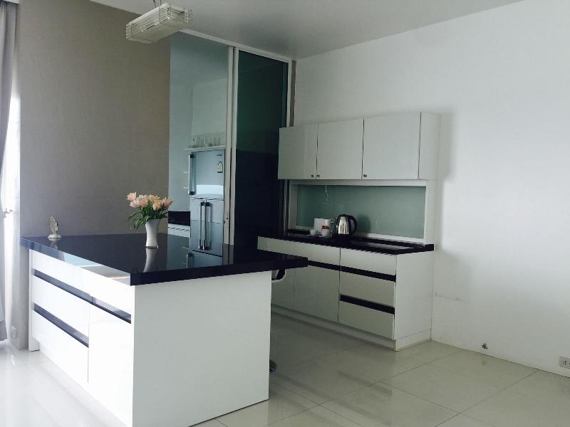 View Talay 6 Condominium by Honey - Oda