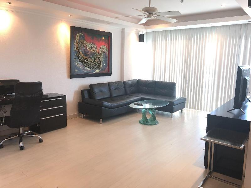 View Talay 6 Condominium by Honey - Oda