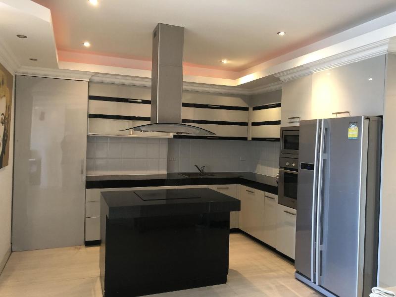 View Talay 6 Condominium by Honey - Oda