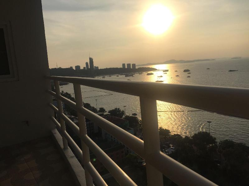 View Talay 6 Condominium by Honey - Oda