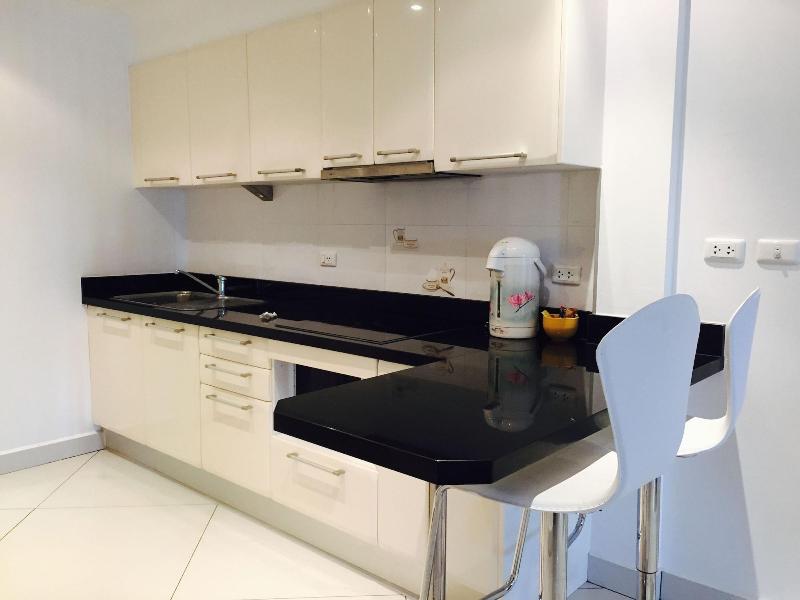 View Talay 6 Condominium by Honey - Oda