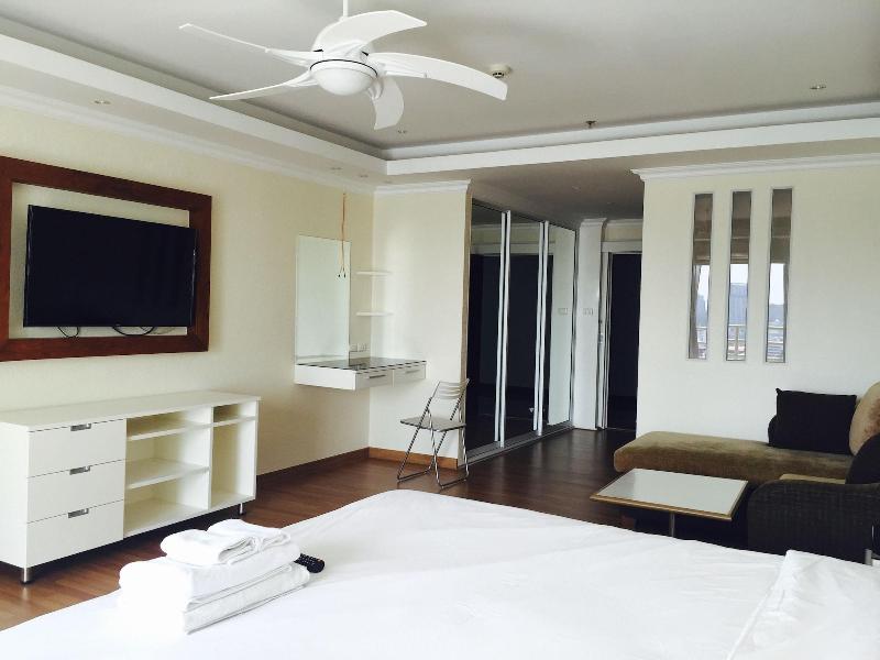 View Talay 6 Condominium by Honey - Oda