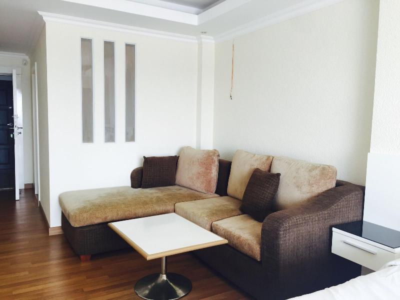 View Talay 6 Condominium by Honey - Oda