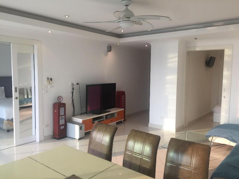 View Talay 6 Condominium by Honey - Oda