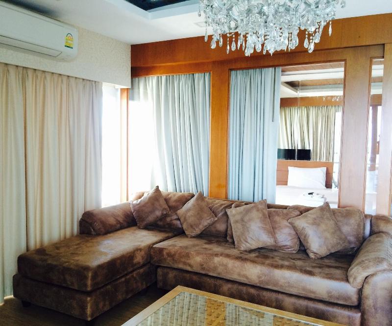 View Talay 6 Condominium by Honey - Oda